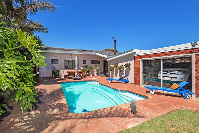 4 Bedroom Property for Sale in De La Haye Western Cape